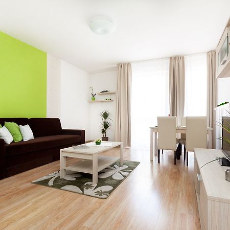 Corvin Plaza Apartments & Suites Budapest Exteriör bild