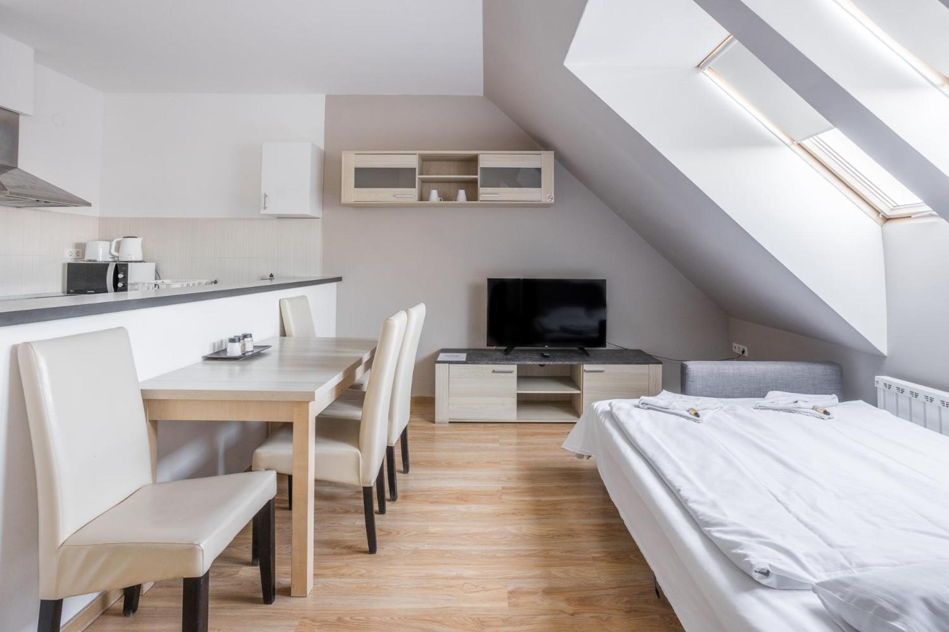 Corvin Plaza Apartments & Suites Budapest Exteriör bild