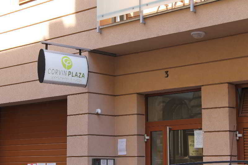 Corvin Plaza Apartments & Suites Budapest Exteriör bild